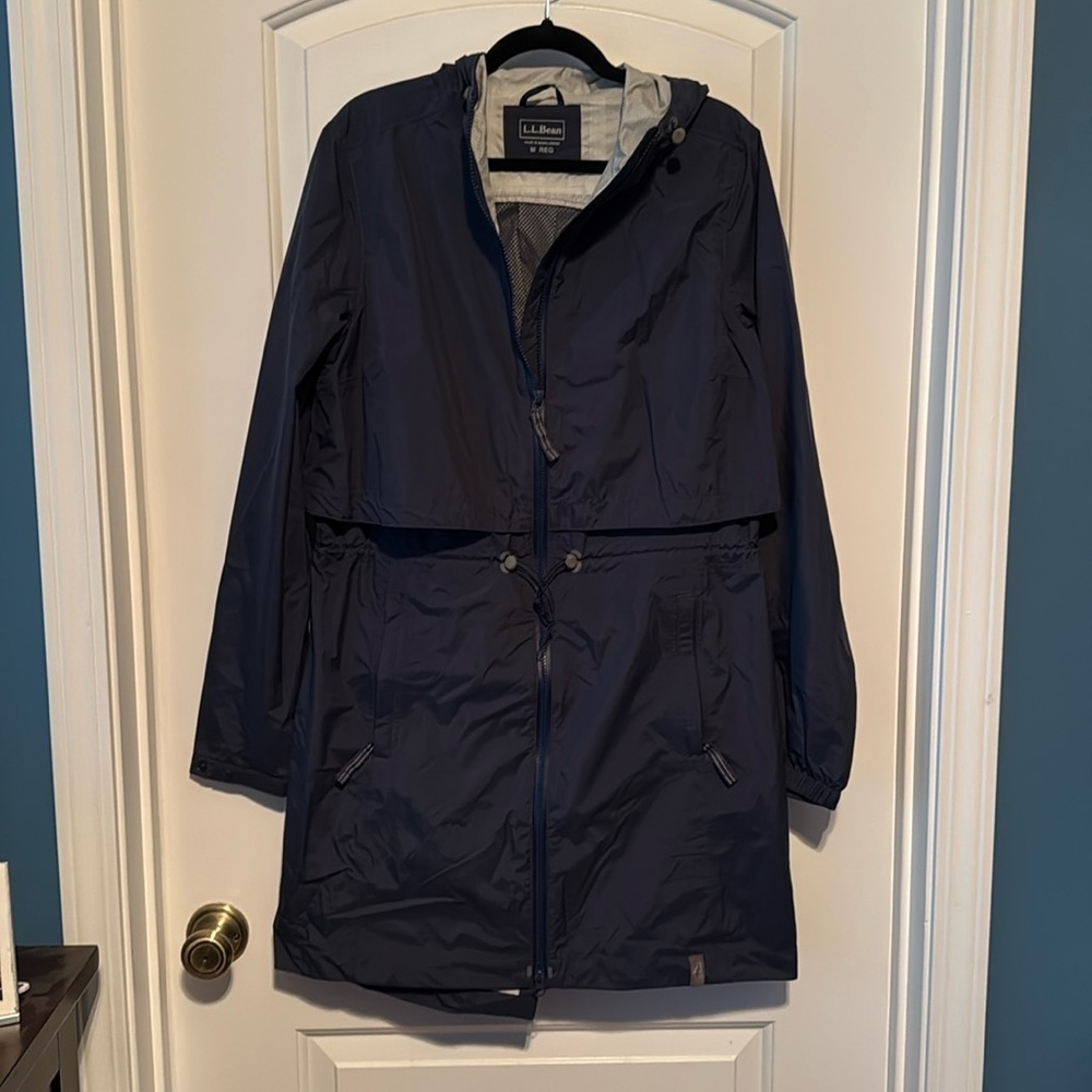 LL Bean Women's Meridian Rain Coat size medium Regular Navy